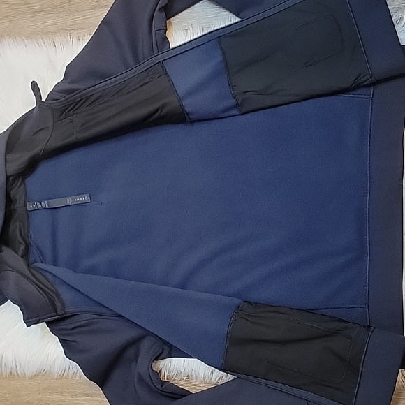 lululemon athletica Men's True Blue Hooded Jacket - Picture 11 of 11